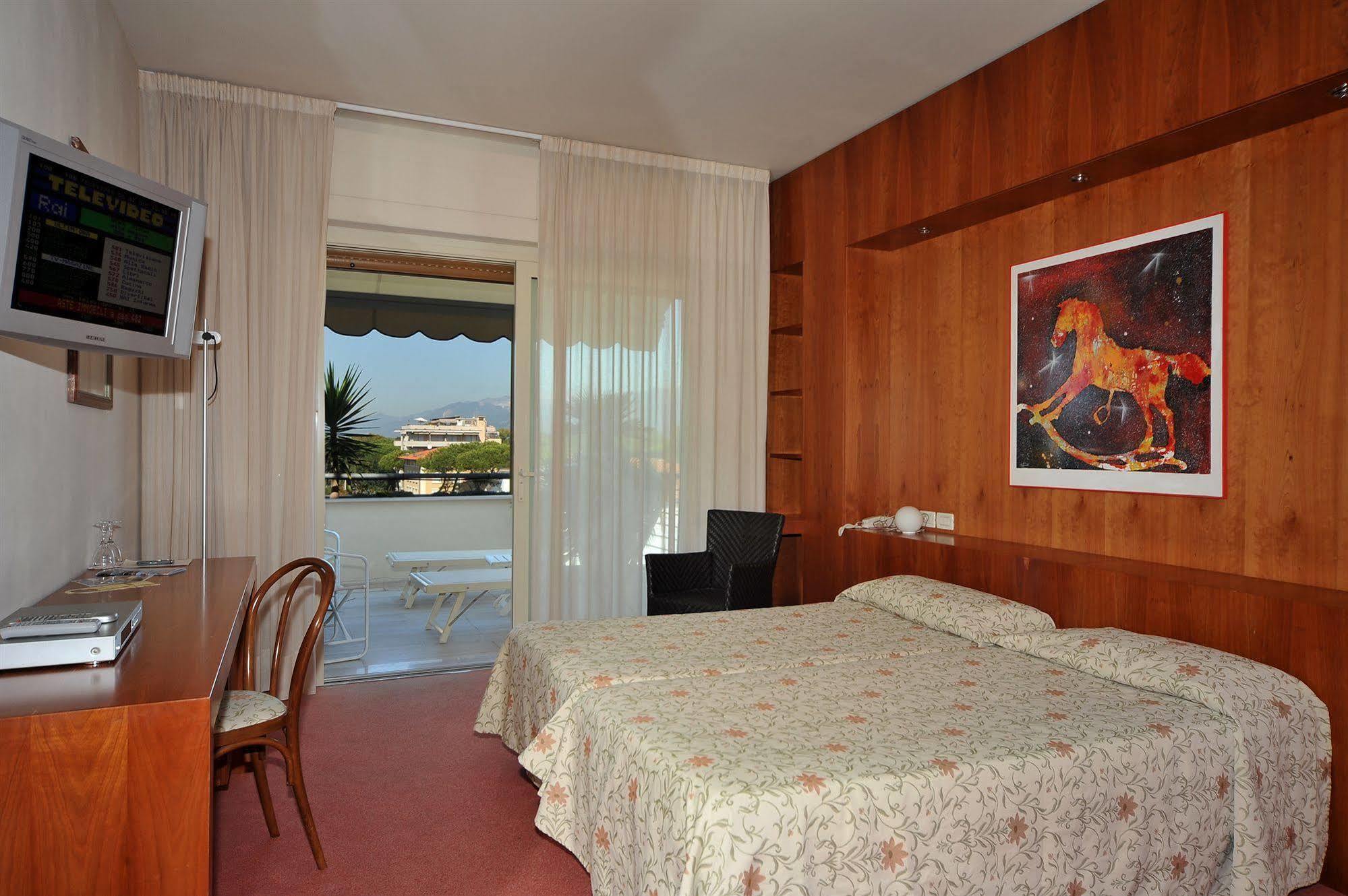 Hotel Bacco Lido di Camaiore Exterior photo